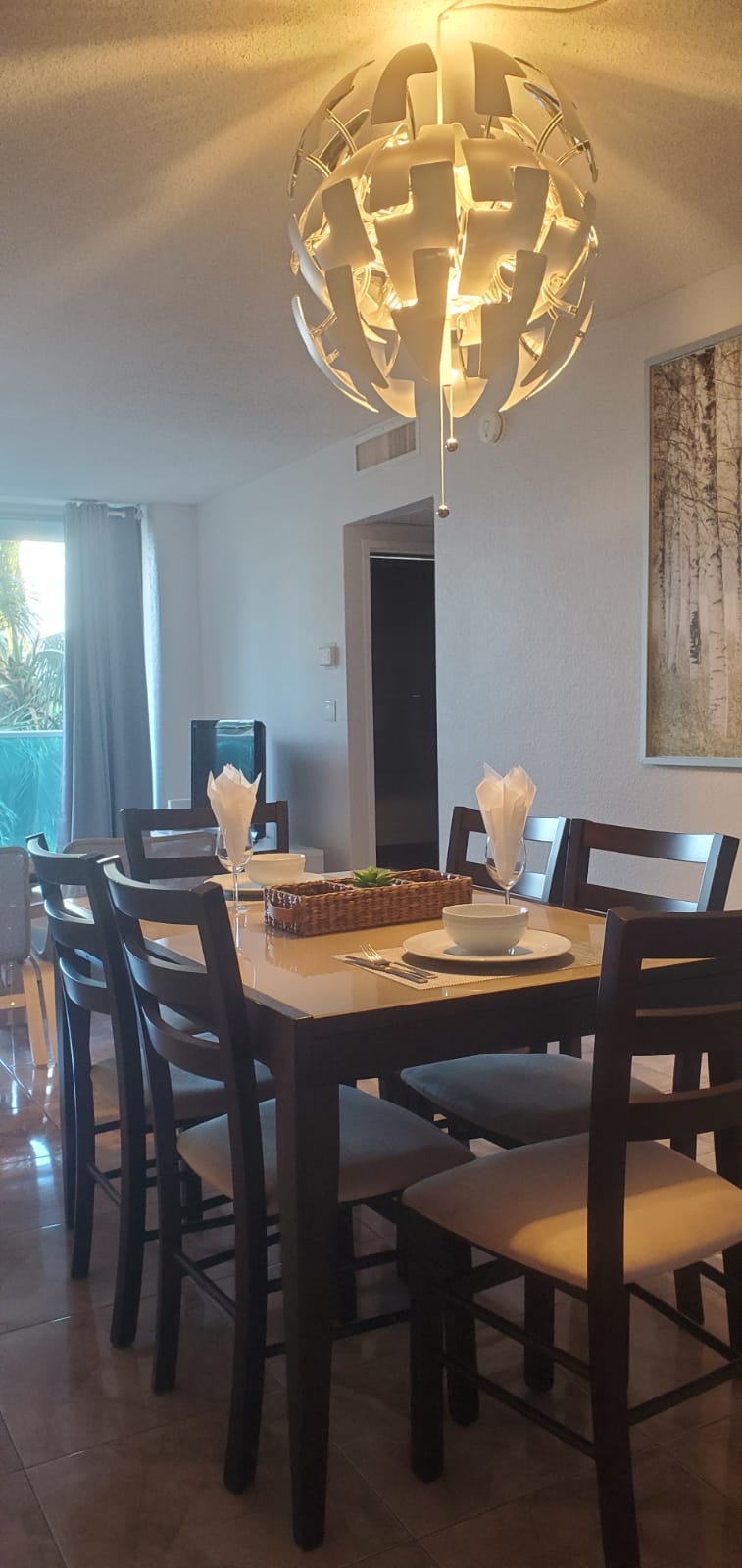Exterior view and living room of Apartment 6 located in Miami, fully equipped