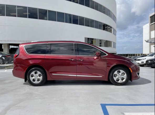 Minivan Chrysler Pacifica